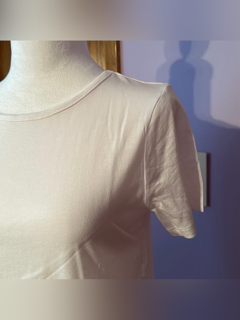 Michael Kors Women's White Ruffle Hem Short Sleeve Top size SM - Picture 2 of 4